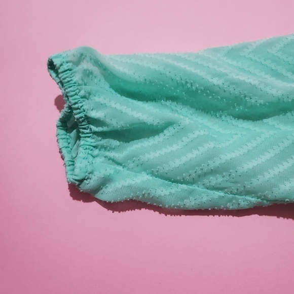 💐 Candies Mint Green Bright Cheery Sheer Chevron Top 💐 - Picture 4 of 6